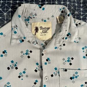 Men’s Silk Vintage Medium Button up shirt.